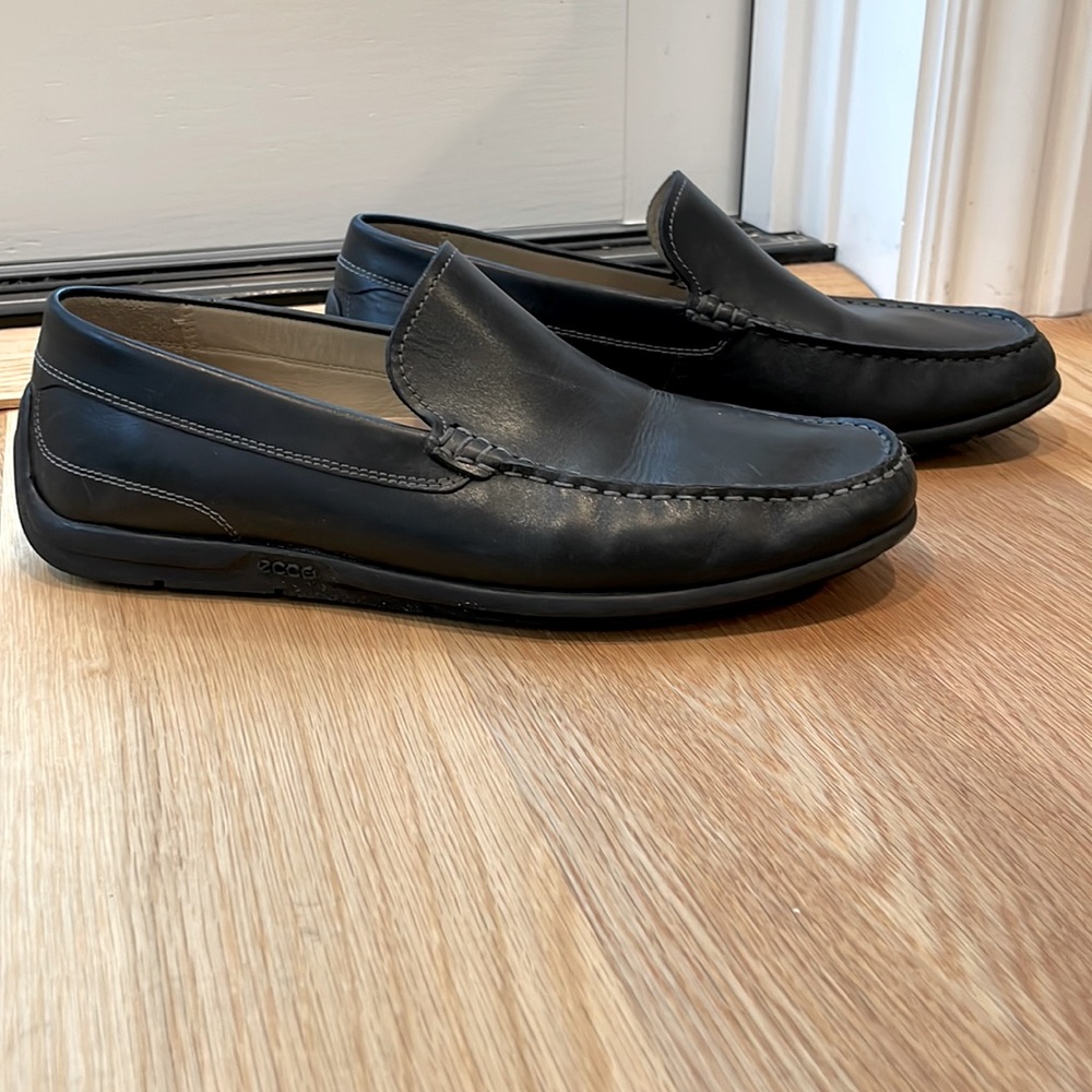 Men’s size 42 Ecco Loafers in Black (Size 9 US)
